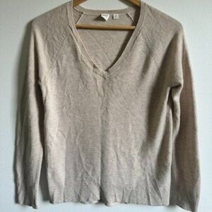 🧶 GAP Beige V-Neck Knit Sweater – XS Petite